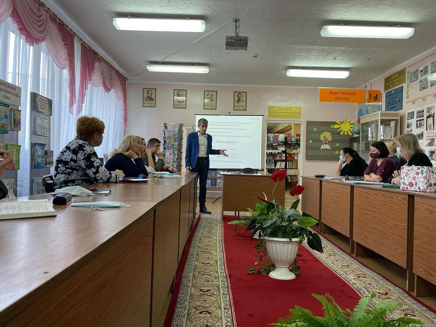 В Шуховском Лицее продолжилось очное обучение учителей по программе профессиональной переподготовки педагогических работников «Менеджмент в образовании».