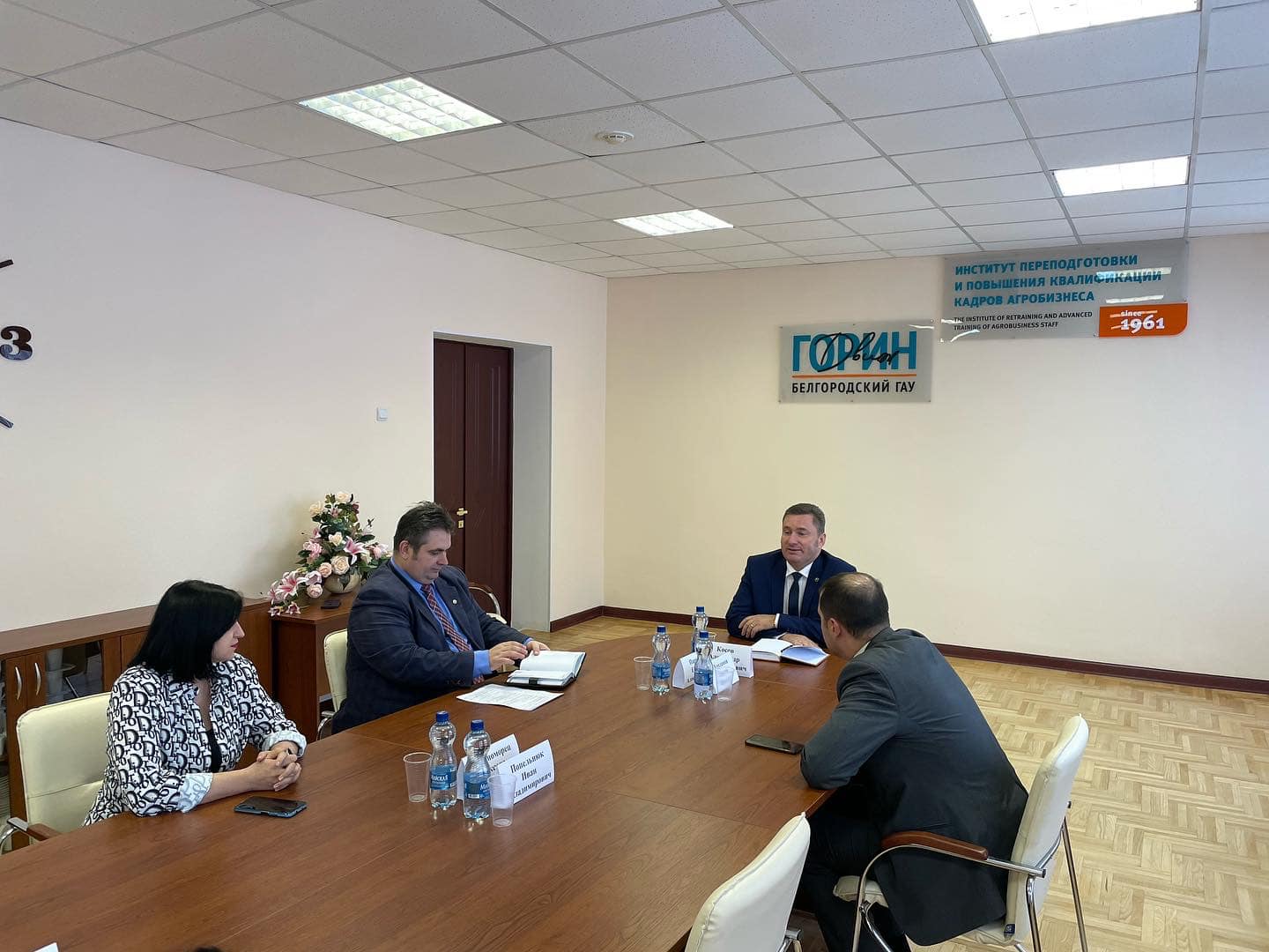 18 января 2022 года в Институте переподготовки и повышения квалификации кадров агробизнеса состоялся круглый стол «Совершенствование туристической привлекательности сельских территорий, на примере Белгородского ГАУ. Создание программ ДПО в области развити