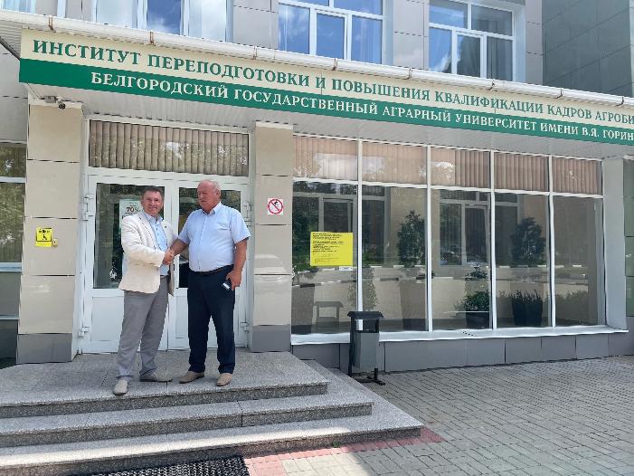 С Председателем Белгородской региональной организации профсоюза работников АПК РФ, кандидатом экономических наук Николаем Нестеровичем Чуприной, обсудили совместные образовательные программы для членов профсоюза АПК.