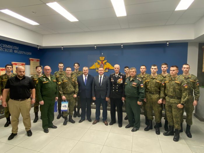 29.10.2025 года в рамках проекта Сильные отцы - сильные семьи под руководством Александра Владимировича Косова - директора ИПКА Белгородский ГАУ прошла завершающая лекция "Патриотическое воспитание: Вера. Семья. Отечество" для студентов Военного учеб