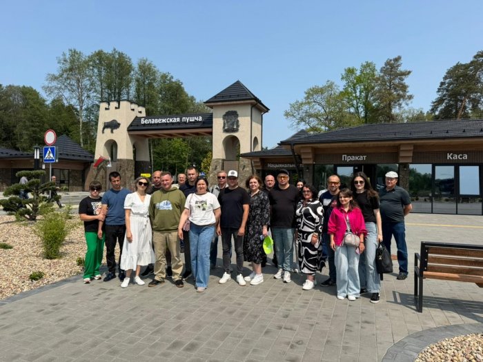Группа слушателей программы "Школа Фермера" во главе с Александром Владимировичем Косовым - директором ИПКА Белгородский ГАУ посетили Национальный парк «Беловежская пуща», расположенном в Каменецком районе Брестской области.