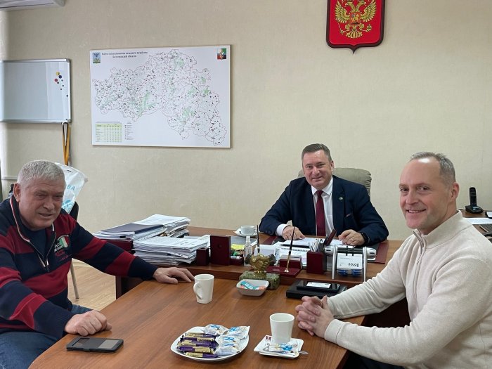 ДИРЕКТОР ИПКА БЕЛГОРОДСКОГО ГАУ АЛЕКСАНДР ВЛАДИМИРОВИЧ КОСОВ ЗА ЧАШКОЙ ЧАЯ, ОБСУДИЛ С РУКОВОДСТВОМ АССОЦИАЦИИ "БЕЛГОРОДРЫБХОЗ" ПРОВЕДЕНИЕ ОБУЧЕНИЯ ДЛЯ РЫБОВОДОВ НАШЕГО РЕГИОНА.