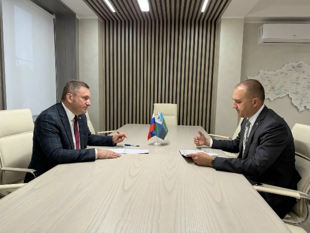 РАБОЧАЯ ВСТРЕЧА С ГЛАВОЙ ГУБКИНСКОГО РАЙОНА: РАЗВИТИЕ ДОПОЛНИТЕЛЬНОГО ПРОФЕССИОНАЛЬНОГО ОБРАЗОВАНИЯ ДЛЯ ЖИТЕЛЕЙ ТЕРРИТОРИИ.