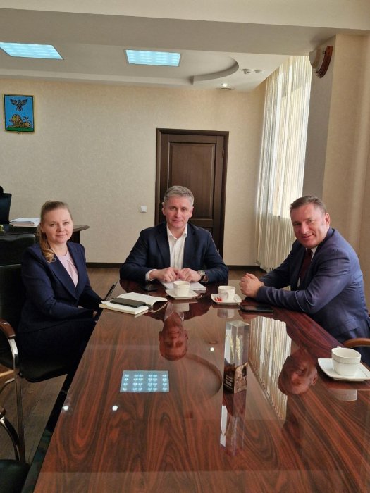 ДИРЕКТОР ИПКА БЕЛГОРОДСКОГО ГАУ АЛЕКСАНДР ВЛАДИМИРОВИЧ КОСОВ ПРОВЁЛ РАБОЧУЮ ВСТРЕЧУ В РОССЕЛЬХОЗБАНК С ДИРЕКТОРОМ АНДРЕЕМ ВАЛЕРЬЕВИЧЕМ ДОЛГИМ И ЗАМЕСТИТЕЛЕМ ДИРЕКТОРА АНАСТАСИЕЙ СЕРГЕЕВНОЙ.