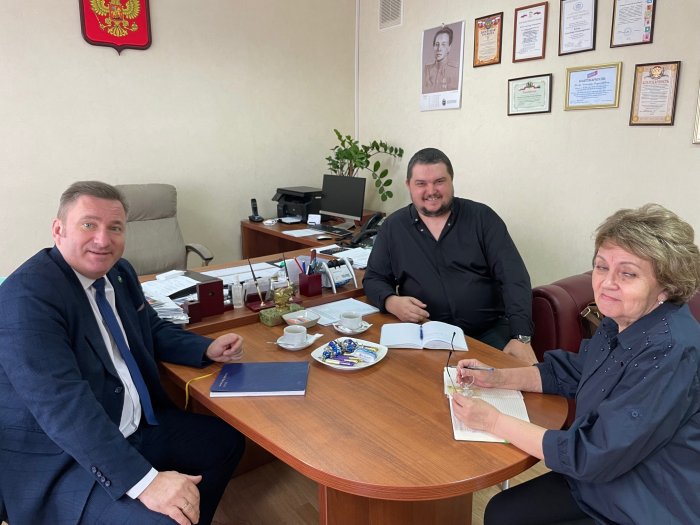 13 марта директор ИПКА Белгородского ГАУ Александр Владимирович Косов, встретился с основателем и руководителем семейного предприятия «Пасека Курганского» Евгением Васильевичем Курганским.