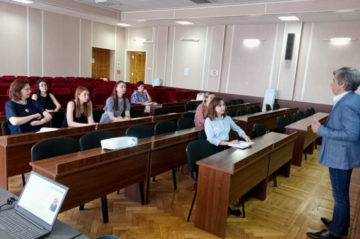 7 июня 2022 года институт начал обучение по программам «Бережливое управление» - 36 часов и «Управление проектами» -72 часа для сотрудников администрации Белгородского района. 