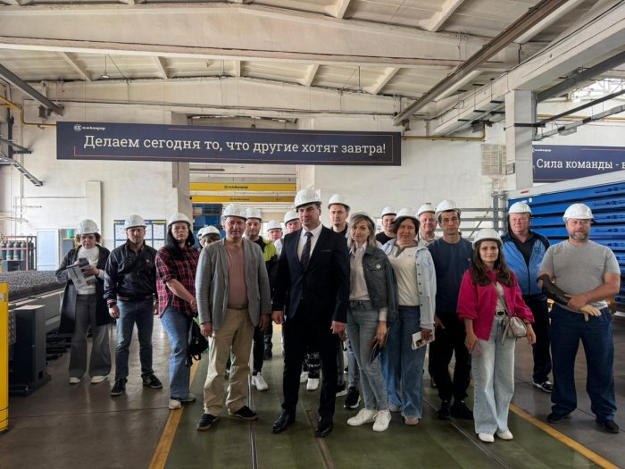 Под руководством Александра Владимировича Косова - директора ИПКА Белгородский ГАУ слушатели программы "Школа Фермера" посетили ОАО «АМКОДОР-СЕМАШ».