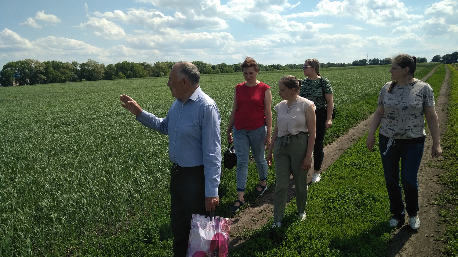 8 июня 2022 года слушатели курсов повышения квалификации приняли участие в видеоконференции с Федеральным научным центром кормопроизводства и агроэкологии имени В.Р. Вильямса (Московская обл.) 