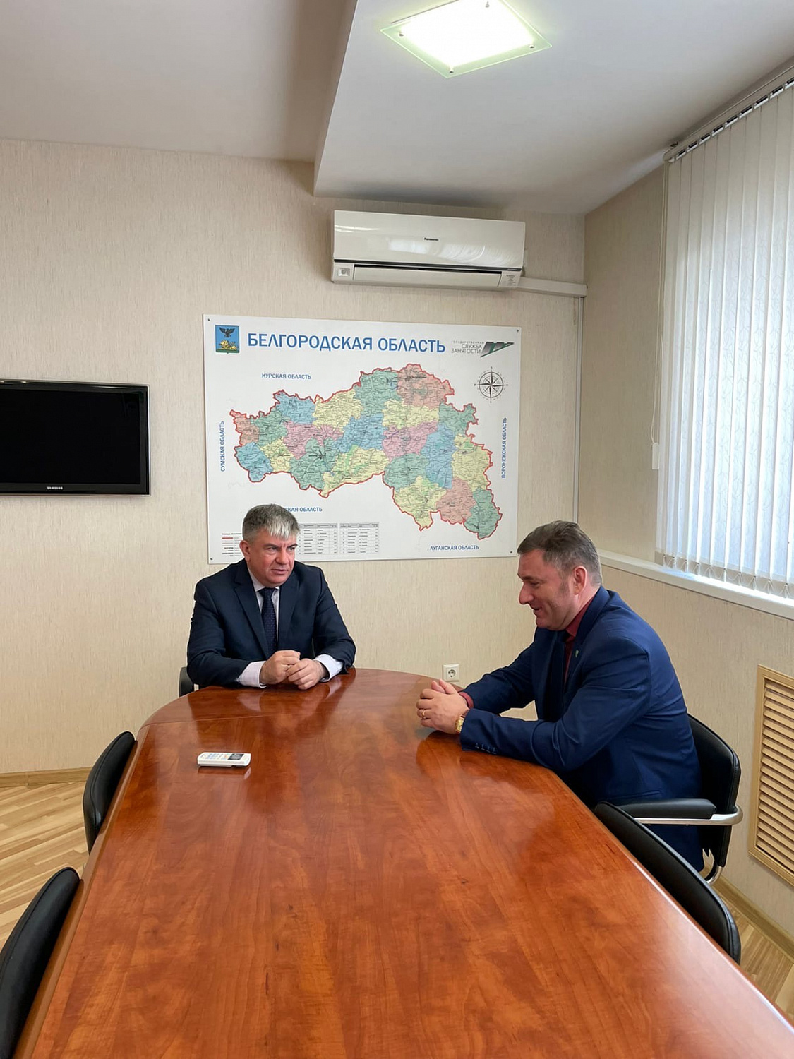 23 марта 2022 года провели рабочую встречу с начальником департамента трудовых отношений Министерства социальной защиты и труда Белгородской области Андреем Петровичем Гаевым.
